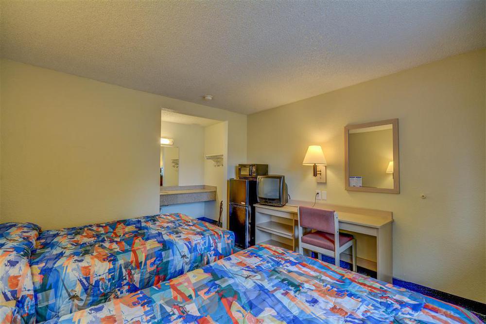 Motel 6-Everett, Wa - South Wintermutes Corner Room photo