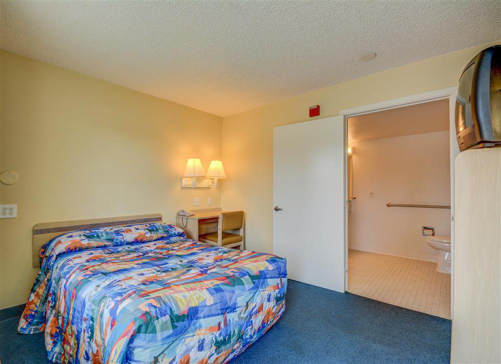 Motel 6-Everett, Wa - South Wintermutes Corner Room photo